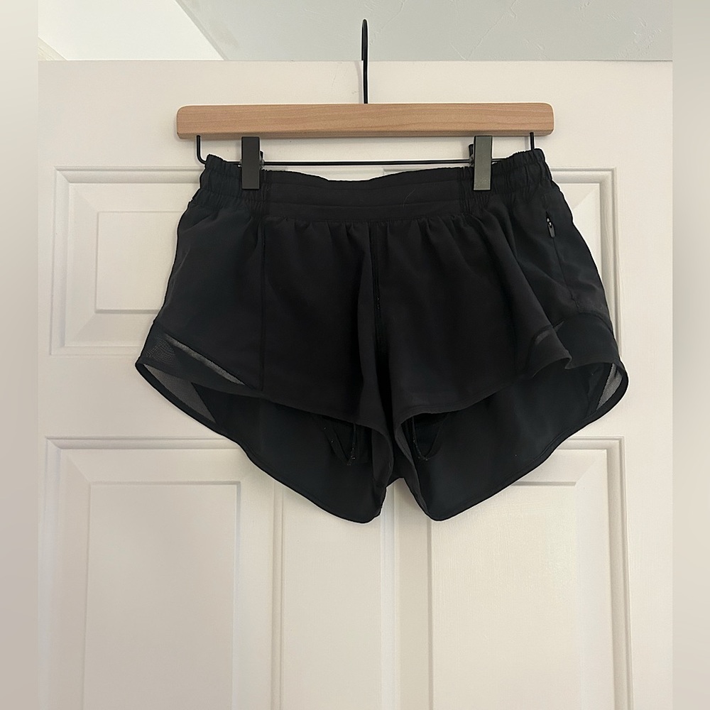 Lululemon Hotty Hot Low Rise Lined Short 2.5"